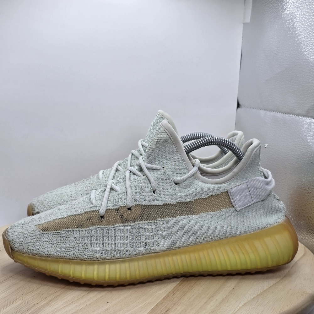 Men's Size 8.5 - adidas Yeezy Boost 350 V2 Low Hyperspace